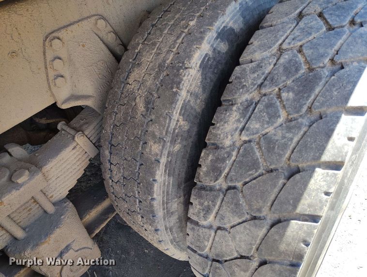 image for item EH0295 1989 Ford LT9000 crane truck