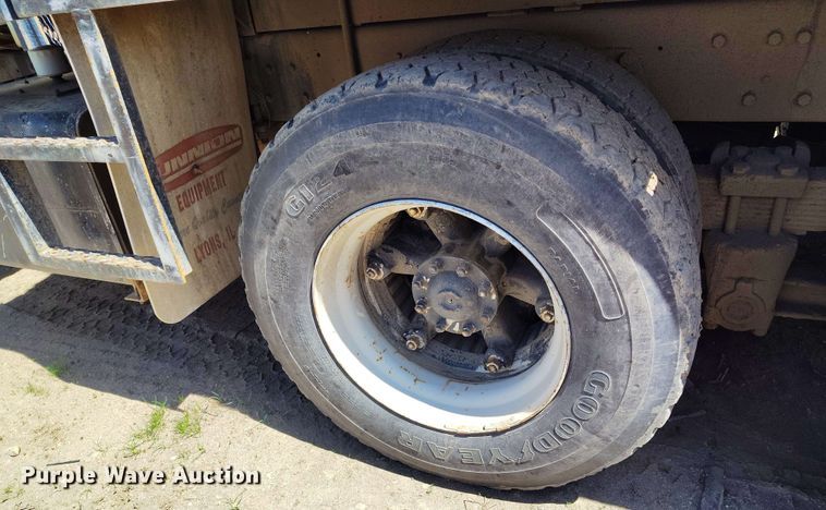 image for item EH0295 1989 Ford LT9000 crane truck