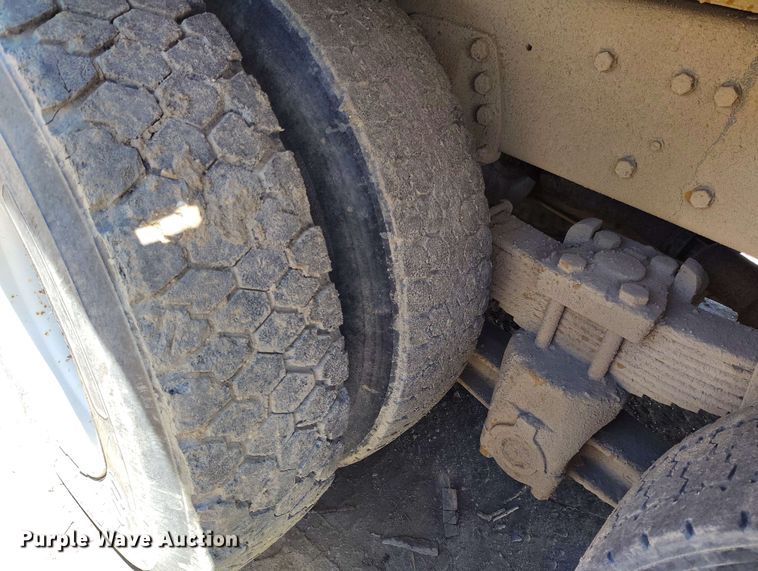 image for item EH0295 1989 Ford LT9000 crane truck