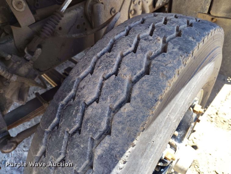 image for item EH0295 1989 Ford LT9000 crane truck