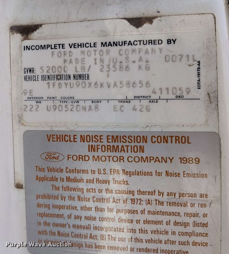 image for item EH0295 1989 Ford LT9000 crane truck