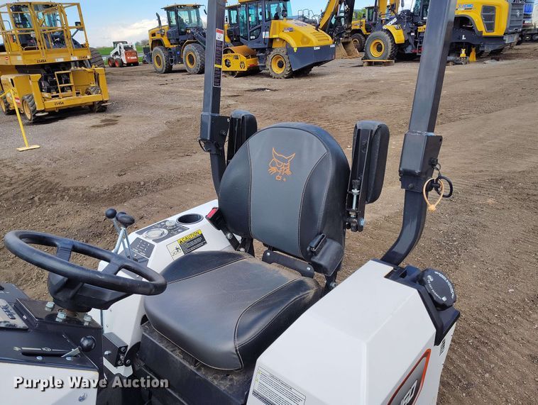 image for item EH0300 2023 Bobcat AT450 lawn tractor