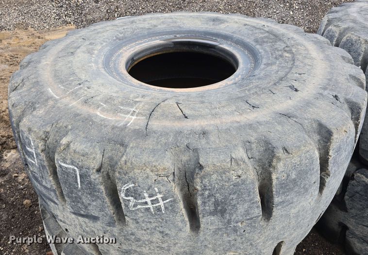 image for item EH8922 (4) 29.5R25 Bridgestone tires