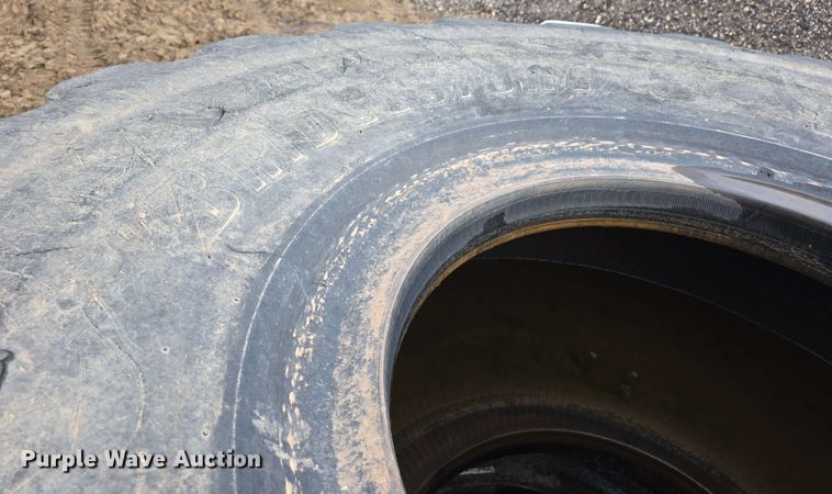 image for item EH8922 (4) 29.5R25 Bridgestone tires