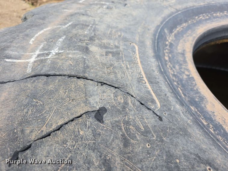 image for item EH8922 (4) 29.5R25 Bridgestone tires