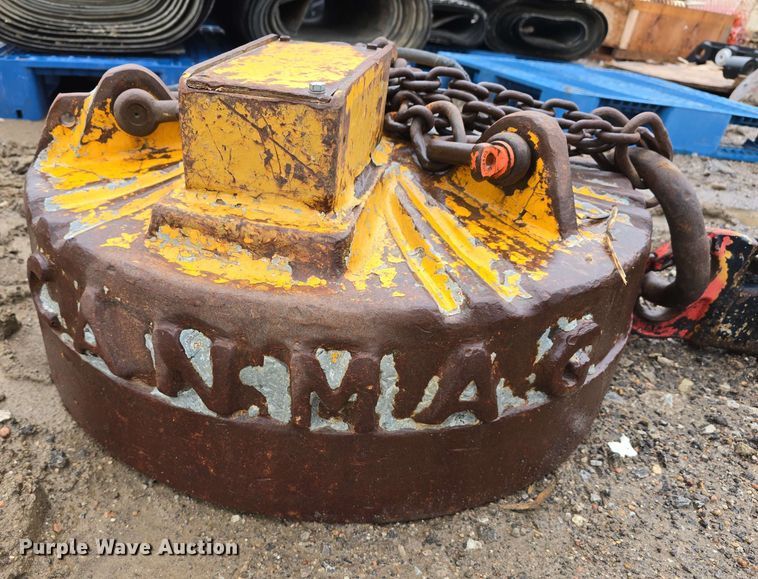 image for item EH8924 Kwik-Mag skid steer magnet