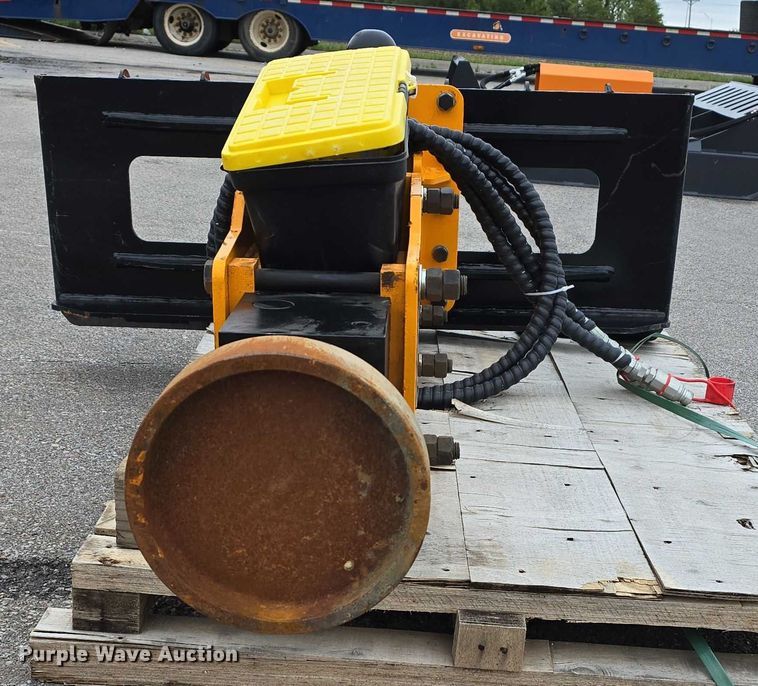 image for item EH8994 2024 GIYI 680 skid steer post driver