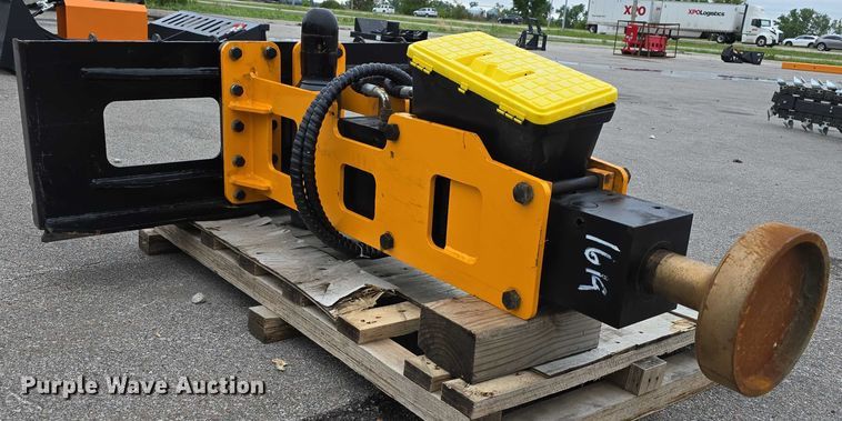 image for item EH8994 2024 GIYI 680 skid steer post driver