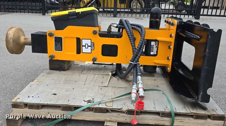 image for item EH8994 2024 GIYI 680 skid steer post driver