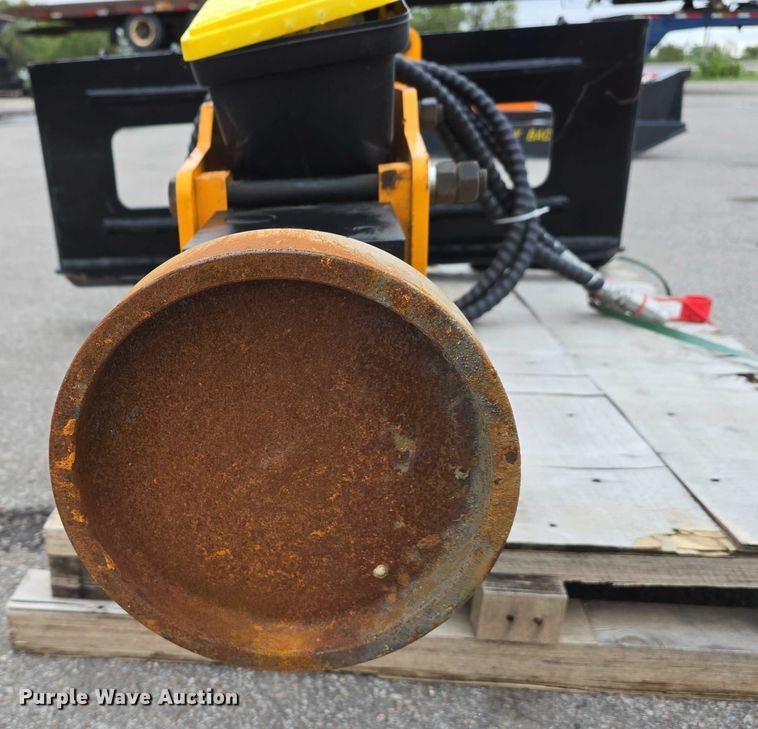 image for item EH8994 2024 GIYI 680 skid steer post driver