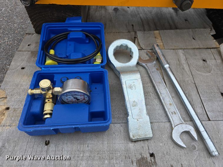 image for item EH8994 2024 GIYI 680 skid steer post driver