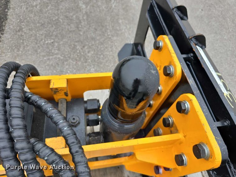 image for item EH8994 2024 GIYI 680 skid steer post driver