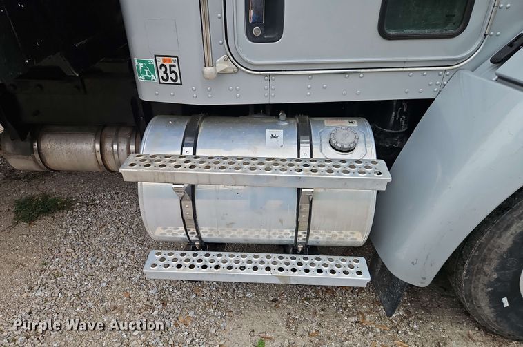 image for item EJ0003 2008 Kenworth T370 dump truck