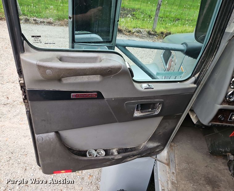 image for item EJ0003 2008 Kenworth T370 dump truck