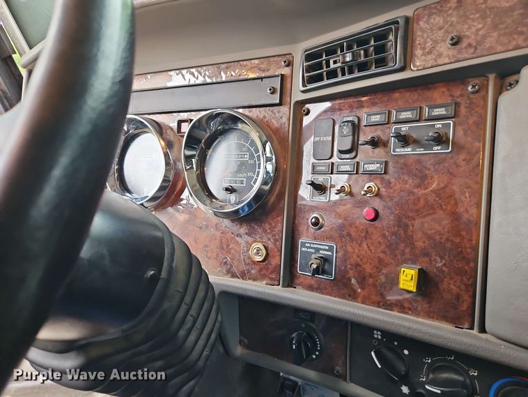 image for item EJ0003 2008 Kenworth T370 dump truck