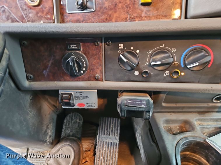 image for item EJ0003 2008 Kenworth T370 dump truck