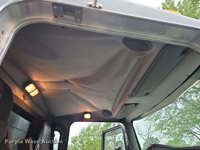 image for item EJ0003 2008 Kenworth T370 dump truck