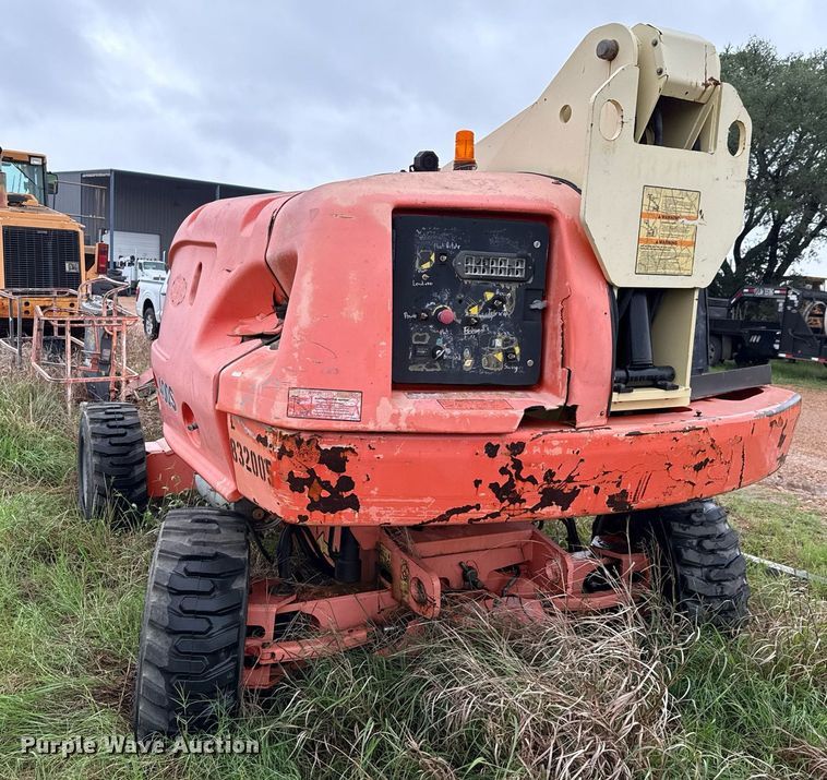 image for item EJ3691 2001 JLG 400S boom lift