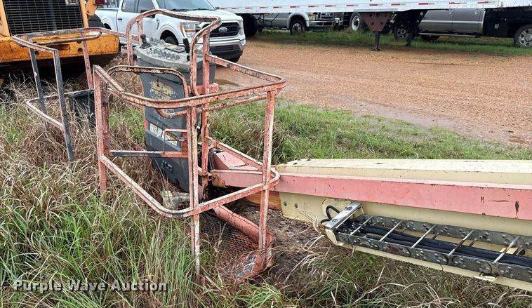 image for item EJ3691 2001 JLG 400S boom lift