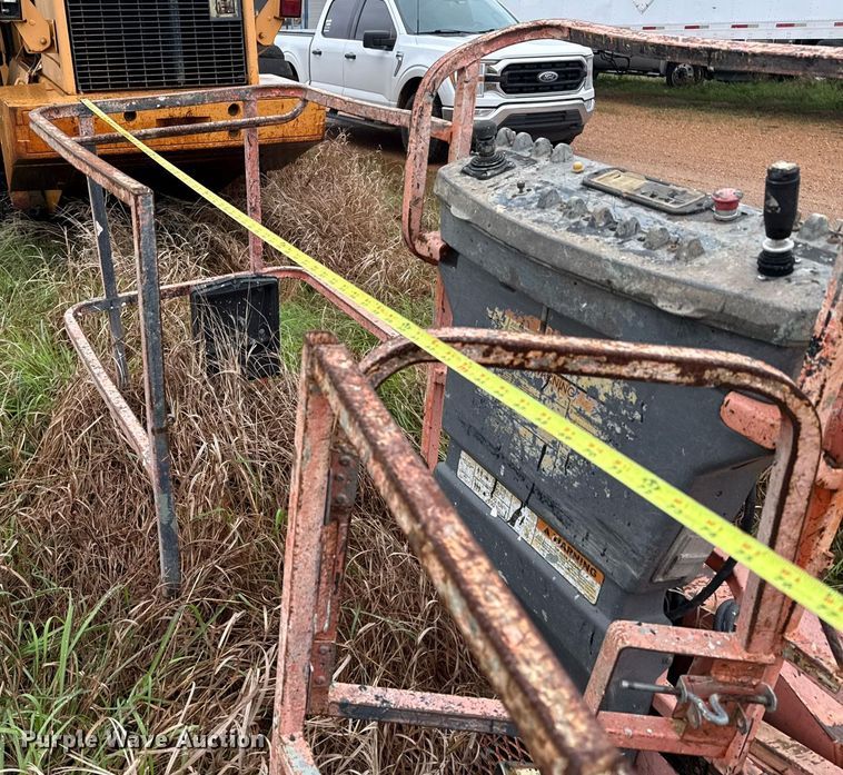 image for item EJ3691 2001 JLG 400S boom lift