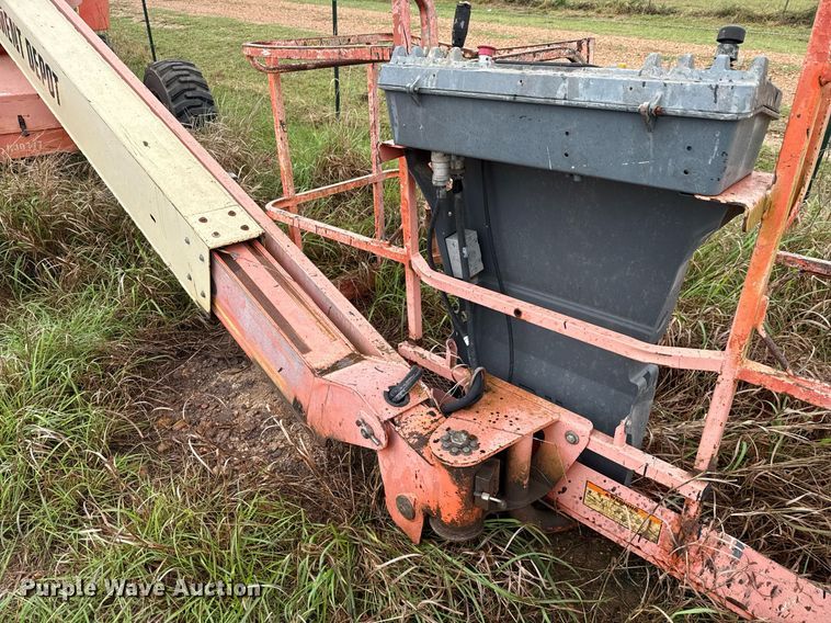 image for item EJ3691 2001 JLG 400S boom lift