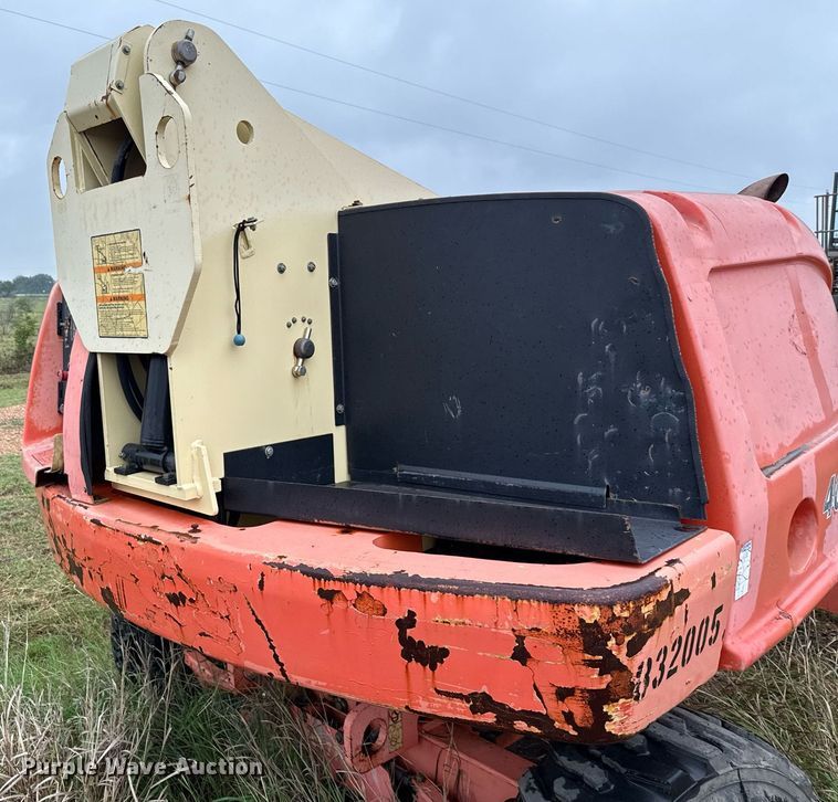 image for item EJ3691 2001 JLG 400S boom lift