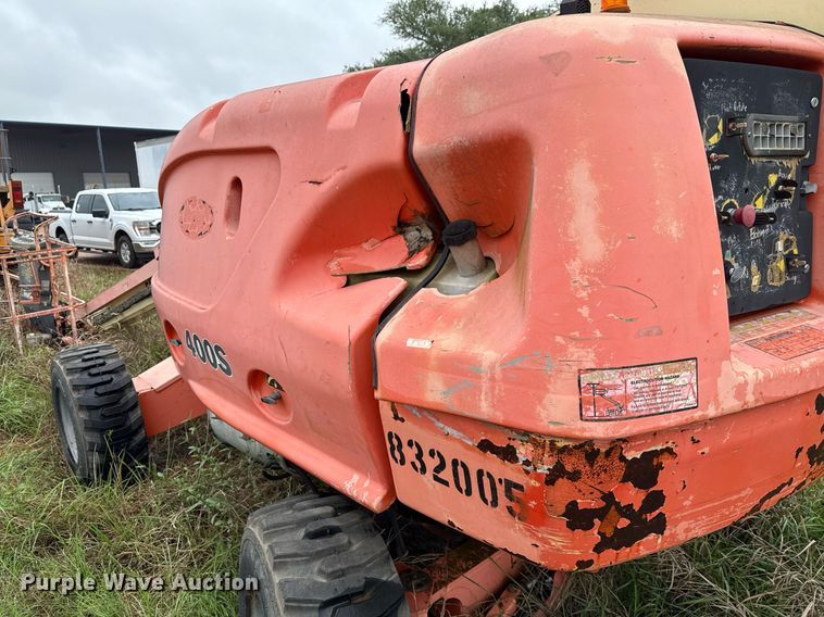 image for item EJ3691 2001 JLG 400S boom lift