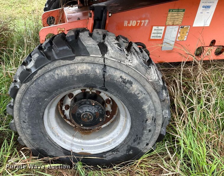 image for item EJ3691 2001 JLG 400S boom lift