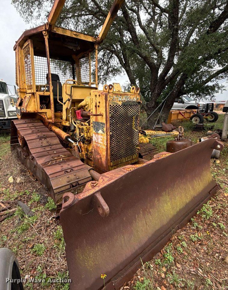 image for item EJ3692 1996 Caterpillar D4H XL dozer