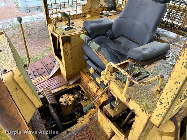 image for item EJ3692 1996 Caterpillar D4H XL dozer