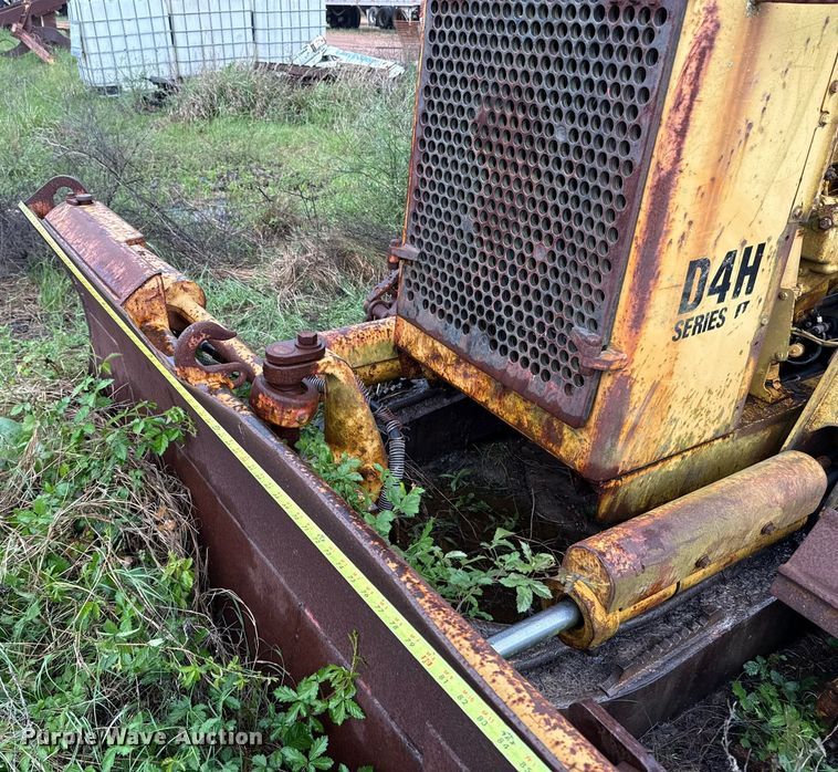 image for item EJ3693 1987 Caterpillar D4H dozer