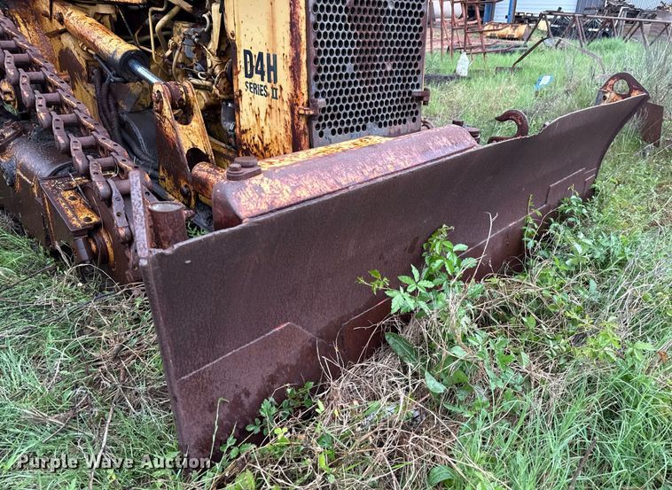 image for item EJ3693 1987 Caterpillar D4H dozer