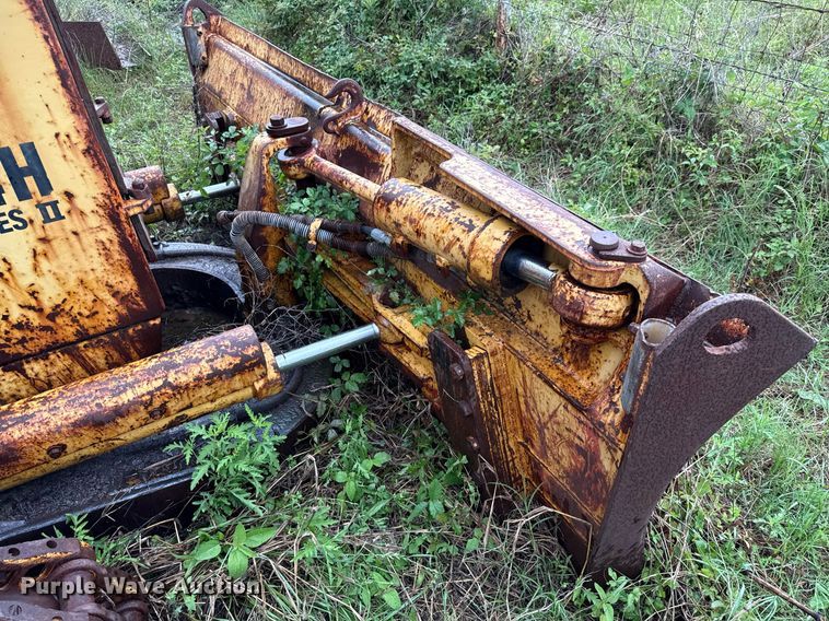 image for item EJ3693 1987 Caterpillar D4H dozer