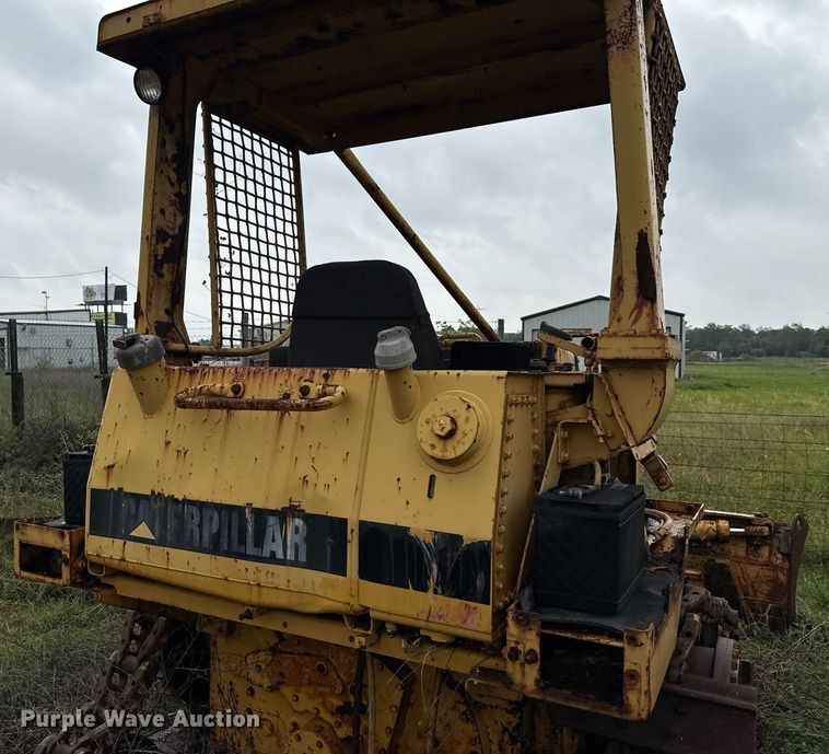 image for item EJ3693 1987 Caterpillar D4H dozer