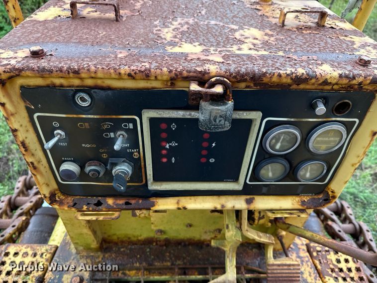 image for item EJ3693 1987 Caterpillar D4H dozer