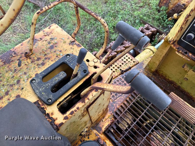 image for item EJ3693 1987 Caterpillar D4H dozer