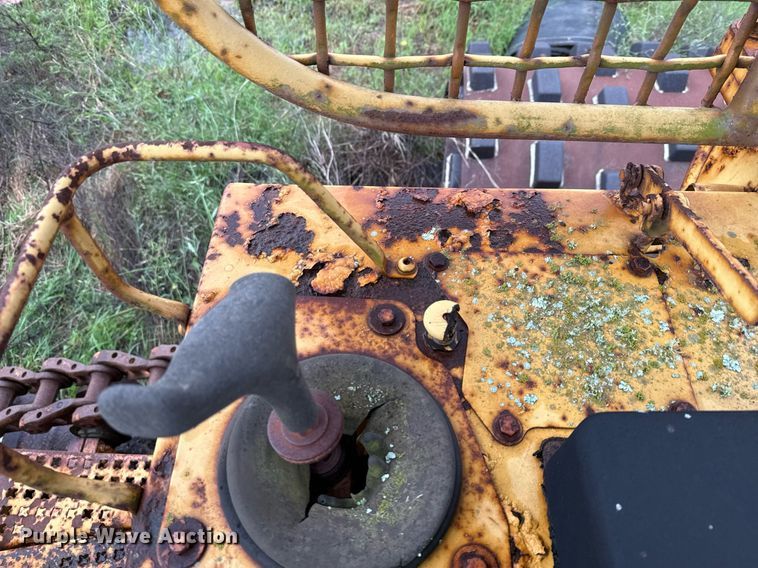 image for item EJ3693 1987 Caterpillar D4H dozer