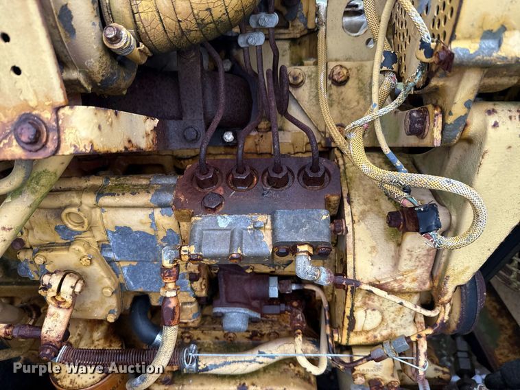 image for item EJ3693 1987 Caterpillar D4H dozer