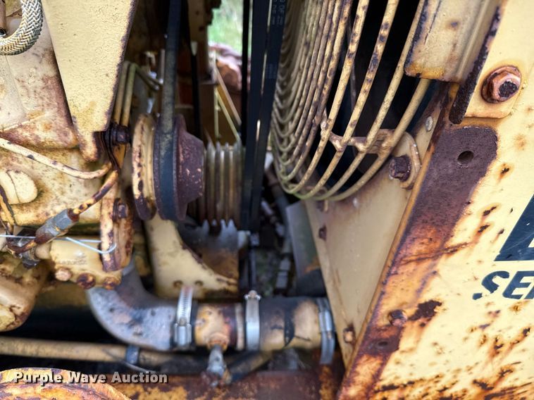 image for item EJ3693 1987 Caterpillar D4H dozer