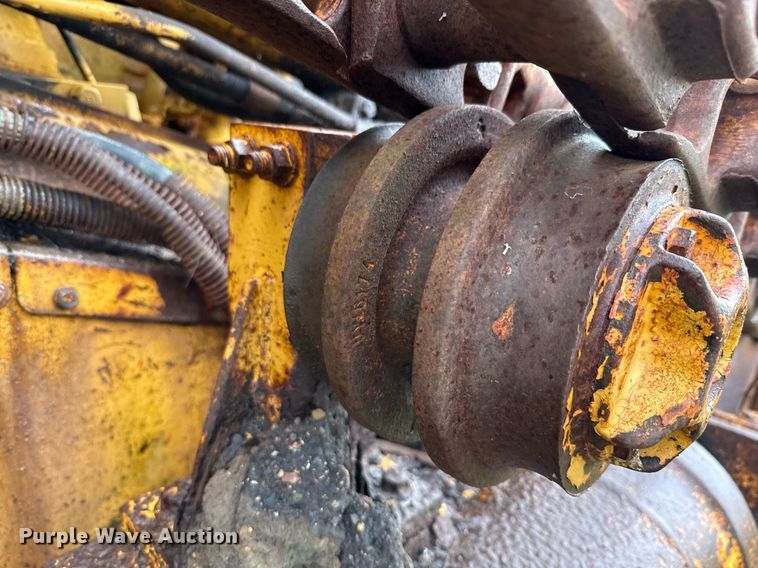 image for item EJ3693 1987 Caterpillar D4H dozer