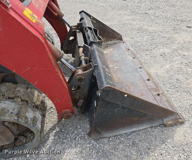 image for item EJ7535 2017 Takeuchi TL8 tracked skid steer loader