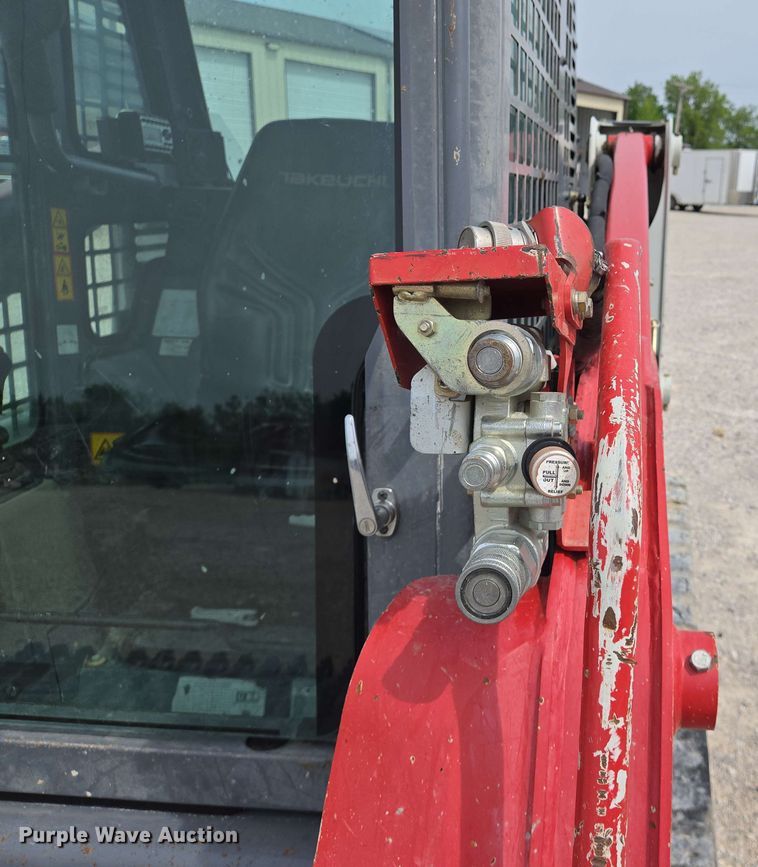image for item EJ7535 2017 Takeuchi TL8 tracked skid steer loader