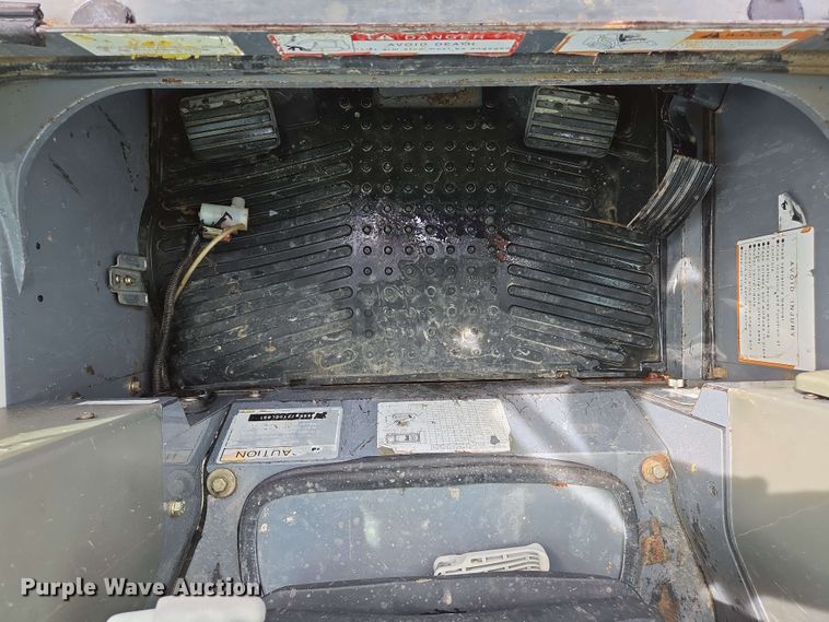 image for item EJ7535 2017 Takeuchi TL8 tracked skid steer loader