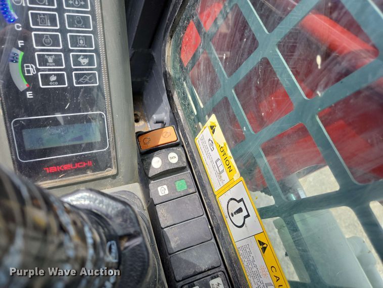 image for item EJ7535 2017 Takeuchi TL8 tracked skid steer loader