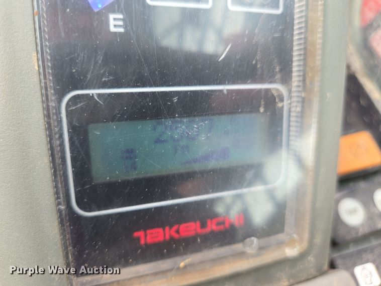 image for item EJ7535 2017 Takeuchi TL8 tracked skid steer loader