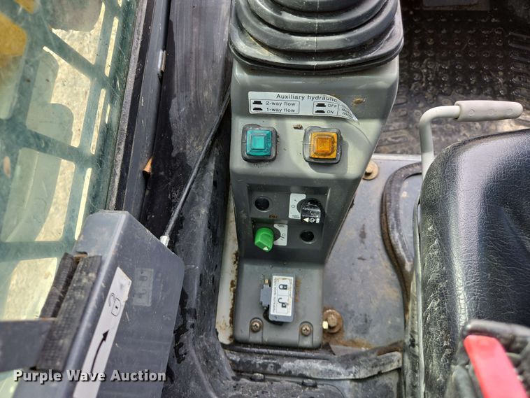 image for item EJ7535 2017 Takeuchi TL8 tracked skid steer loader