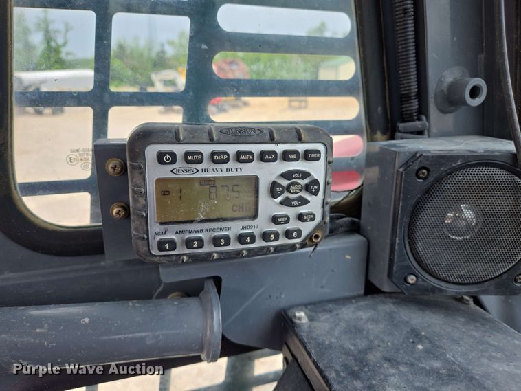 image for item EJ7535 2017 Takeuchi TL8 tracked skid steer loader