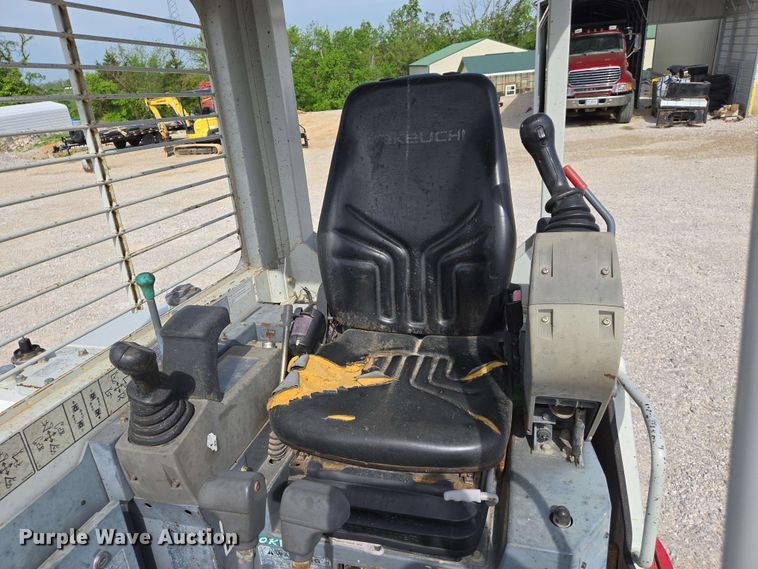 image for item EJ7536 2014 Takeuchi TB138FR mini excavator