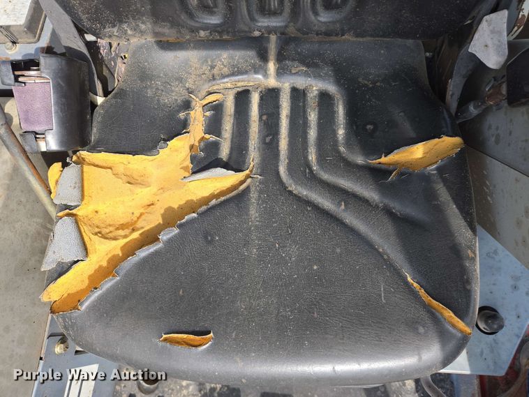 image for item EJ7536 2014 Takeuchi TB138FR mini excavator