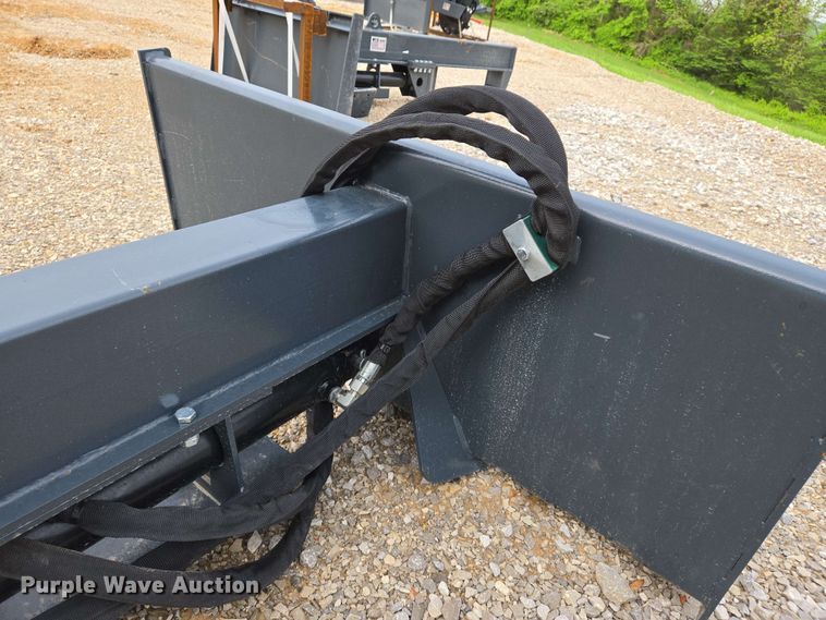 image for item EJ7538 Handy HLS35 skid steer log spliter